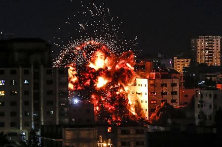 Les attaques israéliennes tuent 3 nouveaux Palestiniens à Gaza, le nombre de martyrs s’élèvent à 10 depuis vendredi, des dizaines de blessés